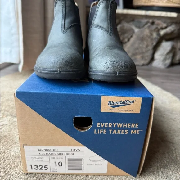BLUNDSTONE Kids - Rustic Black - Chelsea Boots - 1325 

Size 11 US / 10 AU - Picture 7 of 8
